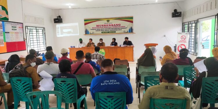 Kasi Ekbang Kecamatan Singkep Buka Musrenbangdes Batu Kacang