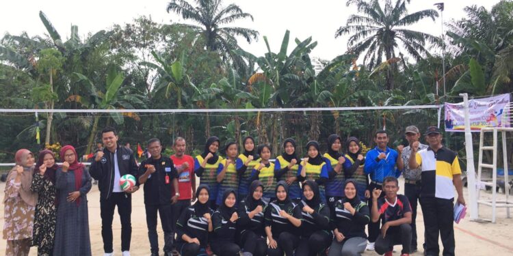 Ketua KONI Aek Kuasan Buka Turnament Volly Putri Lumba Lumba Cup 1 Tahun 2022