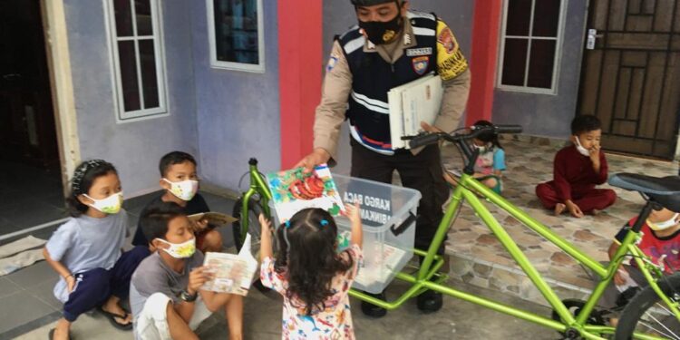 Edukasi Minat Baca Anak, Polres Karimun Laksanakan Kegiatan Kargo Baca Bhabinkamtibmas