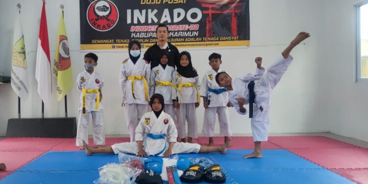 Gerakkan Olahraga Masyarakat, PT Timah Serahkan Sarana Olahraga untuk Pemuda Kelurahan Tanjung Berlian