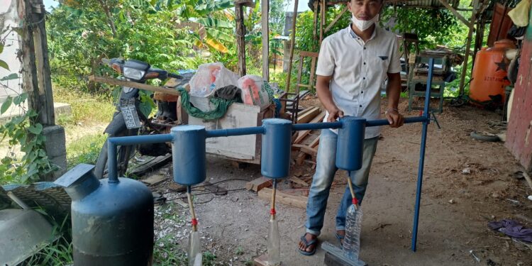 Warga Pongkar Sulap Sampah Plastik Jadi BBM