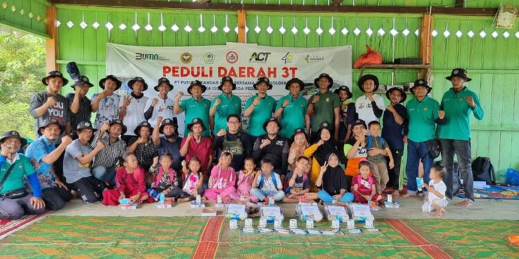 Team TJSL Pupuk Iskandar MudaMelakukan Misi Kemanusiaan Dan Sosial Di Dusun Sarah Raja