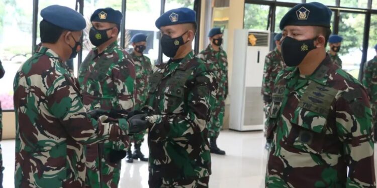 Tongkat Jabatan Danlanud Raden Sadjad Ranai Natuna Diserahterimakan