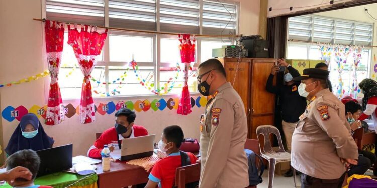 Bersama Kapolres Natuna Vaksinasi Merdeka di Pulau Sedanau