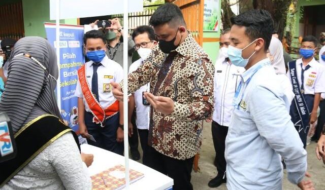 Wali Kota Medan, Apresiasi Gerakan Menabung Sampah di Bank Sampah Sekolah