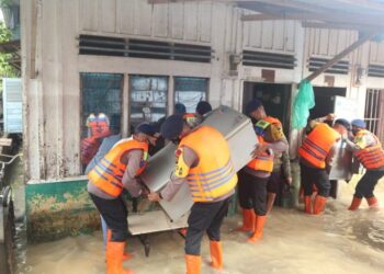 Bantu Korban Banjir, Danton IV Kompi 1 Batalyon A Pelopor: Jiwa Ragaku Demi Kemanusiaan, ini Bukan Sebatas Semboyan