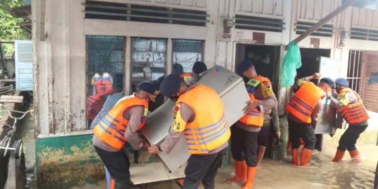 Bantu Korban Banjir, Danton IV Kompi 1 Batalyon A Pelopor: Jiwa Ragaku Demi Kemanusiaan, ini Bukan Sebatas Semboyan