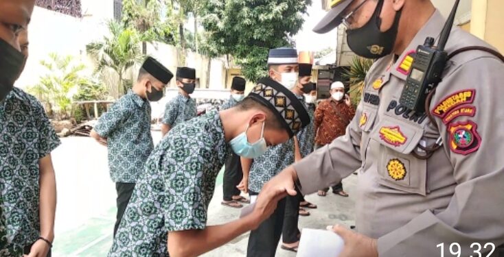 Kapolsek Medan Timur Santuni Anak Panti Asuhan