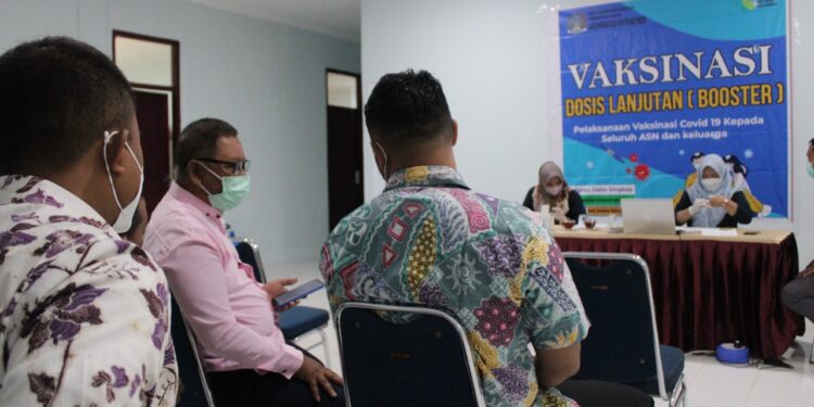 Kantor Imigrasi Kelas II Non TPI Dabo Singkep Laksanakan Vaksinasi Dosis Ketiga