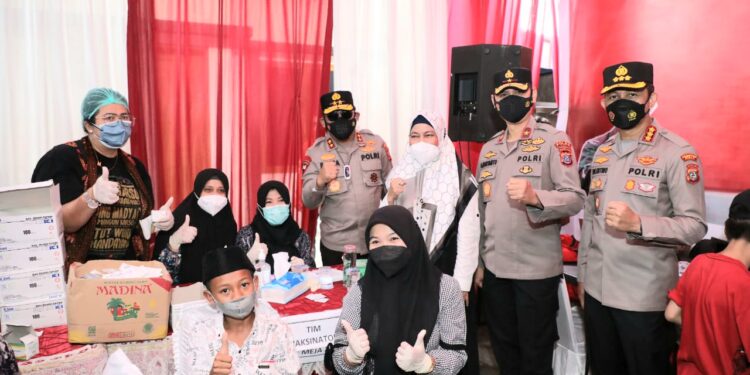 Percepatan Pemberian Vaksin, Kapoldasu, Wakapolda dan PJU Sampaikan Terimakasih Kepada Tokoh Masyarakat