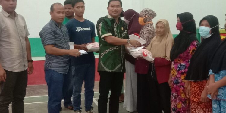 Anggota DPRD Provsu, H. Santoso, SH, MH Reses Dan Beri bantuan Sembako
