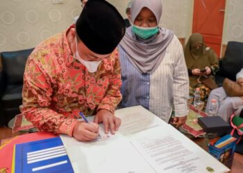Gandeng Umrah, Pemkab Lingga Tandatangani Nota Kesepahaman Desa Binaan