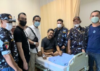Muhammad Afri Ricky Lubis Kunjungi Ketua Rayon AMPI Medan Johor Sakit