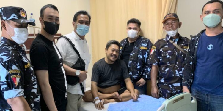 Muhammad Afri Ricky Lubis Kunjungi Ketua Rayon AMPI Medan Johor Sakit
