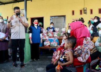 Ketika Bobby Nasution Berikan Solusi pada Seorang Ibu di Posyandu Mangga Medan Denai