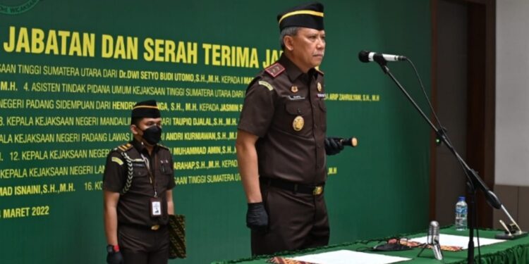 Lantik Eselon III Kajati Sumut: Hindari Perbuatan Mencederai Rasa Keadilan Masyarakat