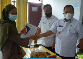 Pemkab Asahan Salurkan Buku Tabungan Dana Pinjaman Bergulir