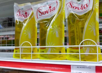 Ibu Rumah Tangga Keluh Harga Minyak Goreng Melambung Tinggi