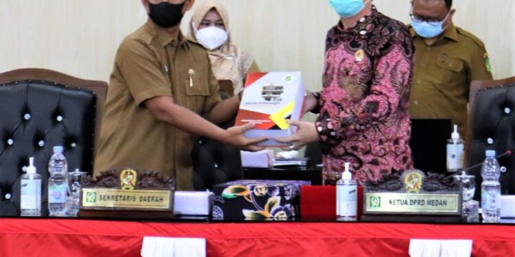 Ketua DPRD Medan Terima LKPJ Wali Kota TA 2021