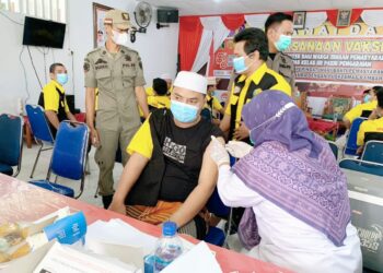 Dalam Rangka HBP KE-58 Lapas IIB Pasir Pengaraian Vaksinasi WBP dan Petugas