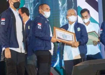 Gubernur Sampaikan Penghargaan Terbaik Realisasi Anggaran 2021 se-Sumut kepada Pemkab Palas