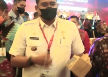 3 Periode, Konstitusi, Pemilu ditunda