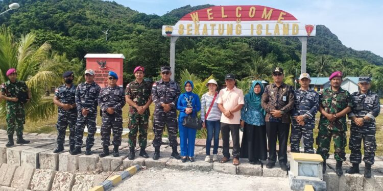 Danlanal Ranai Tinjau Pulau Laut