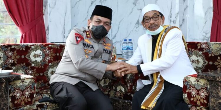 Kapolda dan Wakapoldasu Silaturahmi dengan Ulama Tokoh Agama Syekh K.H Ali Akbar Marbun