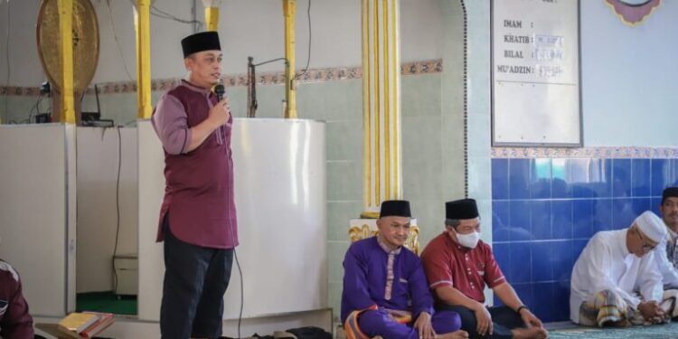 Bupati Lingga Safari Ramadhan di Desa Marok Kecil, Pembangunan Harus di Gesa