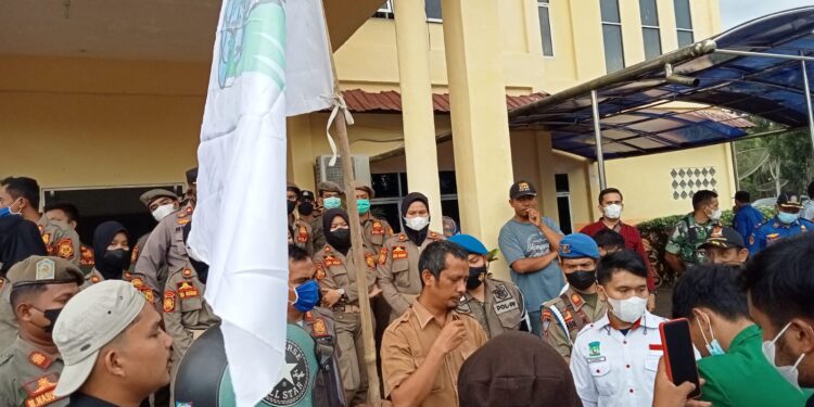 PD KAMMI dan Masyarakat Bersatu Datangi DPRD Palas, Minta Kebijakan Pro Rakyat