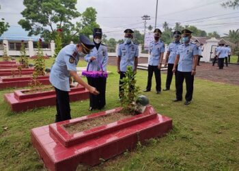 Peringati Hari Bhakti Pemasyarakatan Lapas Dabo Singkep Tabur Bunga di TMP