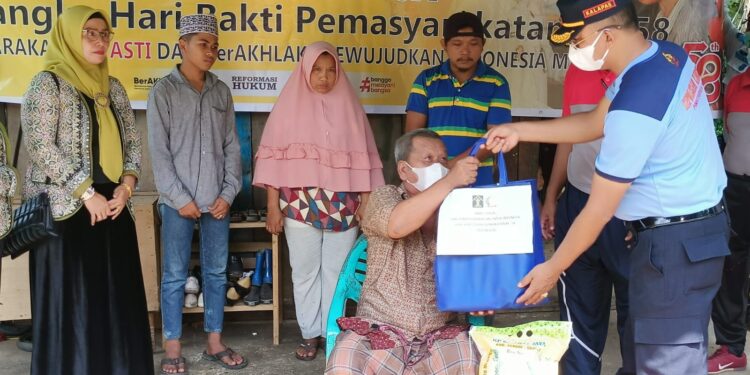 Wujud Kepedulian Sesama, Kalapas Pasir Pangaraian Gelar Baksos Sembako