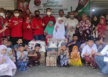 Ketua Dan Anggota DPRD Medan Bersama DPC PDIP Kota Medan Safari Ramadan Ke Panti Asuhan
