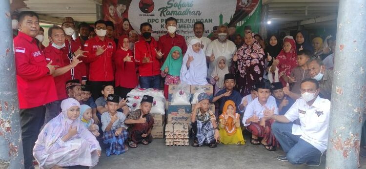 Ketua Dan Anggota DPRD Medan Bersama DPC PDIP Kota Medan Safari Ramadan Ke Panti Asuhan