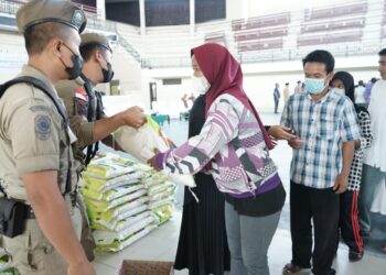 Beri Batuan Kepada 1000 Kaum Duafa, Bupati Asahan Himbau Patuhi Prokes dan Tetap Laksanakan Vaksin
