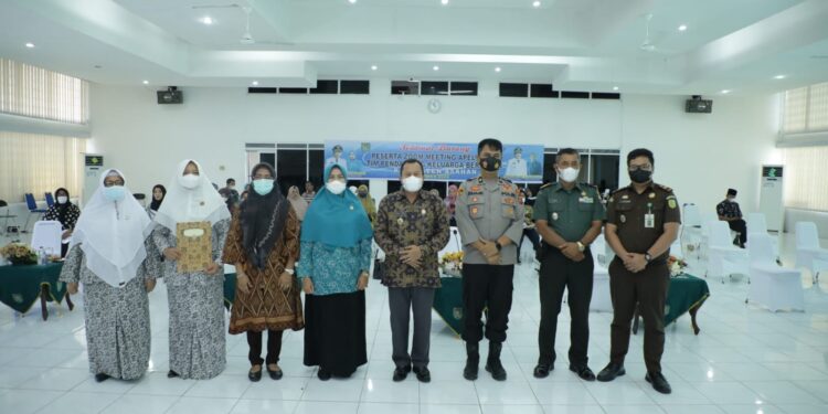 Asisten Perekonomian dan Pembangunan Ikuti Zoom Meeting Apel Siaga