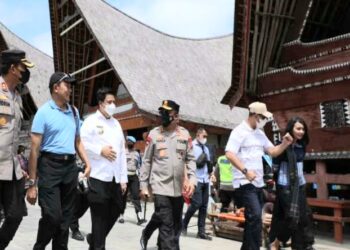 Kabaharkam Polri Kagum Kunjungi Kampung Ulos Hutaraja