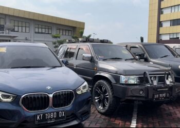 TPPU Kasus Narkoba, Polda Riau Sita Barang Bukti Senilai 3.2 Milyar, Mobil Mewah dan Uang Tunai dari 2 Gembong Narkoba