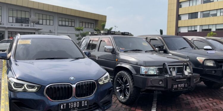 TPPU Kasus Narkoba, Polda Riau Sita Barang Bukti Senilai 3.2 Milyar, Mobil Mewah dan Uang Tunai dari 2 Gembong Narkoba