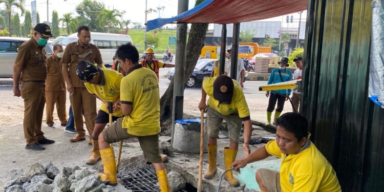 Edwin Sugesti Janji Kawal Pelaksanaan Normalisasi Drainase di Letda Sujono