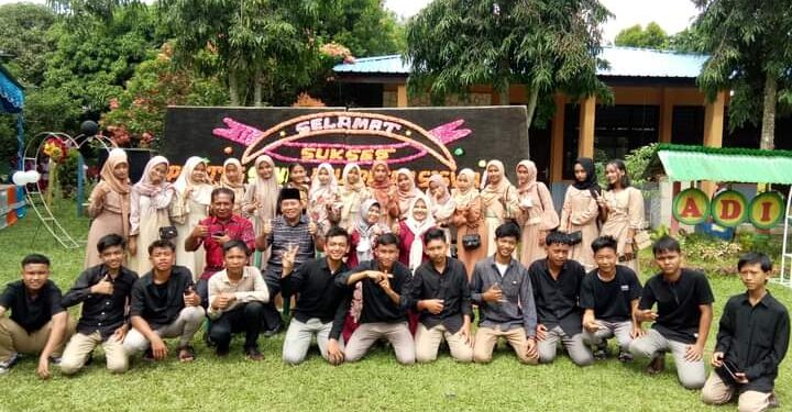 Pelepasan Peserta Didik Kls IX SMPN 1 Pulau Rakyat Diwarnai Pentas Seni