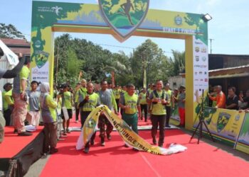 Brimob Polda Sumut Ikut Meriahkan Destinasi Wisata Bukit Lawang Jungle Run 2022