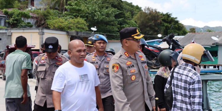 Bersama Kapolres, Ketua Komisi I DPRD Natuna Pantau Pelabuhan Rakyat Selat Lampa