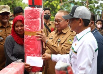 Pemkab Karimun Salurkan Bantuan Kepada Korban Puting Beliung di Kecamatan Sugi Besar