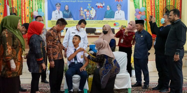 Bupati Rohil Buka Pencanangan Bulan Imunisasi Anak Nasional