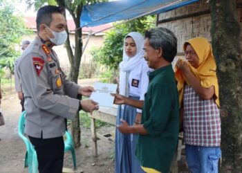 Sambut HUT Bhayangkara ke-76, Kapolresta Deli Serdang Beri Beasiswa Anak Putus Sekolah