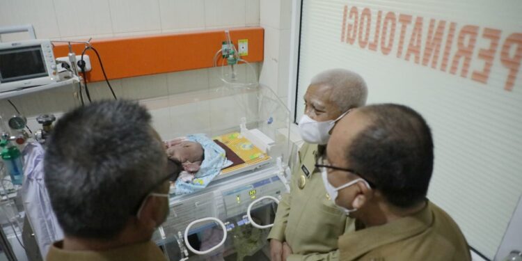 Bupati Asahan kunjungi Bayi Kembar Siam di RS Bunda Mulia