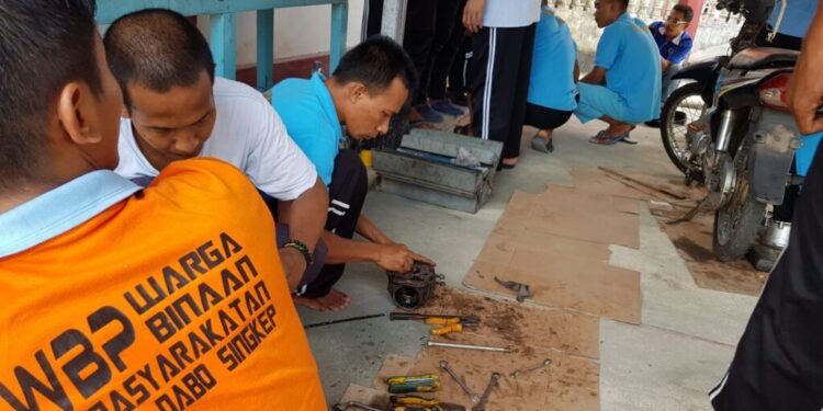 Lapas Dabo Singkep Bekali 13 Napi Keterampilan Montir