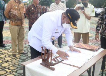 Serahkan SK CPNS dan P3K, Bupati Karimun Pesan Utamakan Pelayanan ke Masyarakat