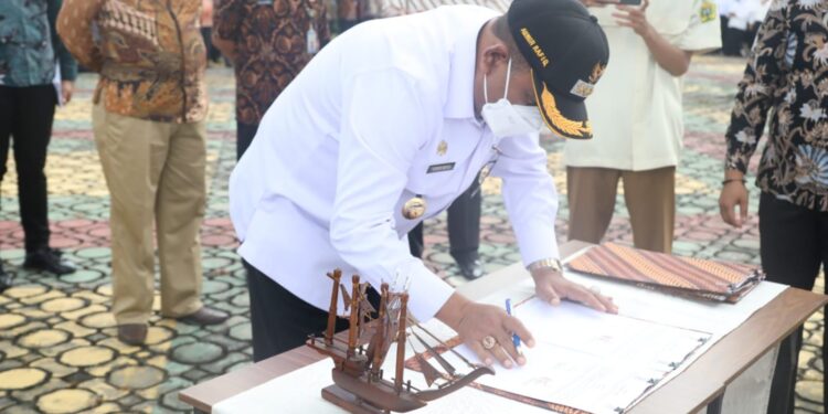 Serahkan SK CPNS dan P3K, Bupati Karimun Pesan Utamakan Pelayanan ke Masyarakat